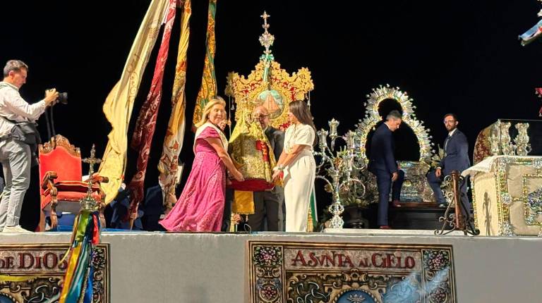 <i>Entronización de la Virgen de la Cabeza. / Juanfran Paredes y Pablo Espinosa / Diario JAÉN. </i>