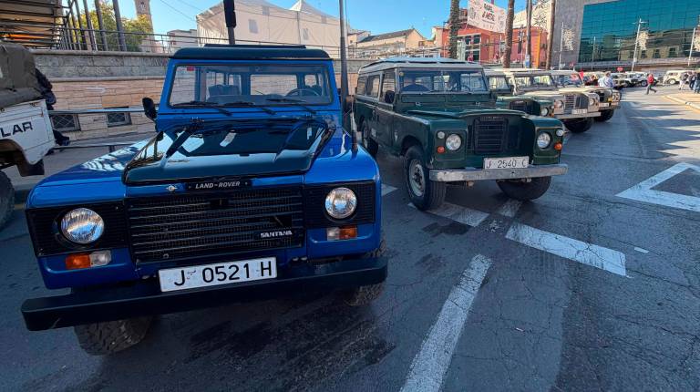 Fotogalería: Linares revive su prestigioso pasado motorizado con la “Quedada de Amigos del Land Rover Santana”