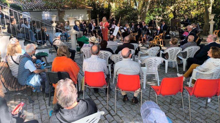 <i>Durante la actuación de la clausura del centenario de los Jardines de Jabalcuz. / Ayuntamiento de Jaén. </i>