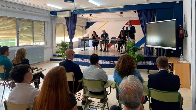 <i>El delegado territorial, Francisco José Solano, inaugura el curso en el IES Jándula de Andújar. / Junta de Andalucía.</i>