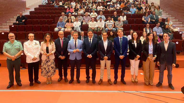 <i>Autoridades durante el acto de inauguración del nuevo curso del Conservatorio Superior de Música.</i>