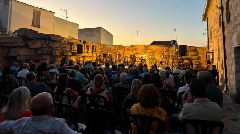 El flamenco llena de emoción el Patio de la Muralla de Ibros