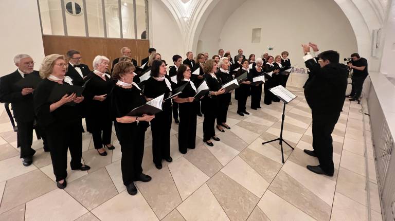 <i>Actuación Coro Orfeón Santo Reino en los premio “Jaén Paraíso Interior” 2026. / Jason Moyano / Diario JAÉN. </i>