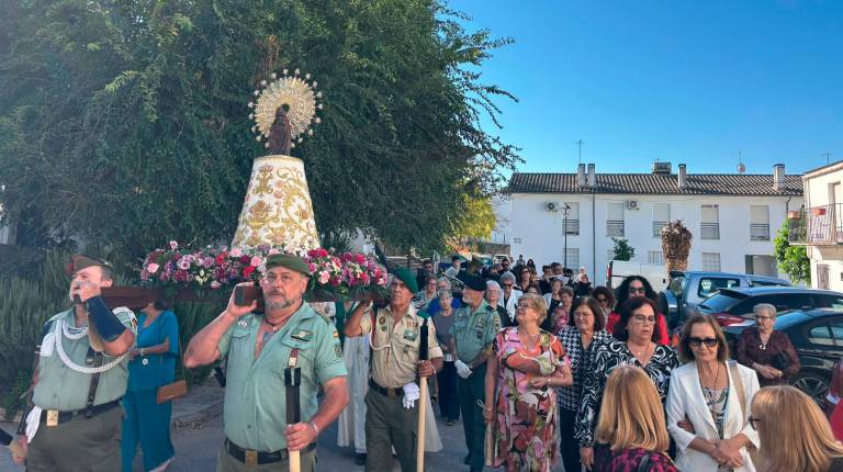 <i>Algunos momentos de la procesión de la Virgen del Pilar en Guadalimar. / F. J. Marín / Diario JAÉN.</i>