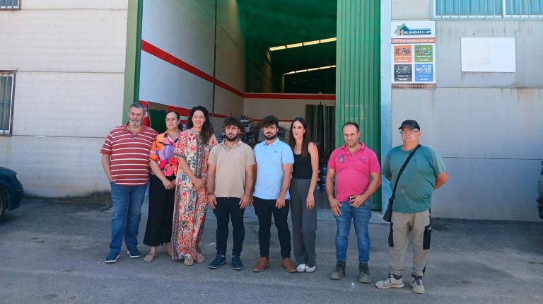 <i>Ana Mata, en la visita a la empresa de Marmolejo HalandaluJP. / Junta de Andalucía.</i>