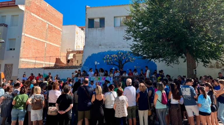 <i>Concentración en Pegalajar en apoyo de la alumna. / Europa Press. </i>