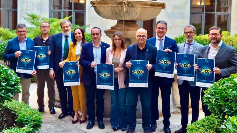 <i>Representantes de las diferentes instituciones y entidades implicadas en la organización del FeMAUB durante la presentación en el Palacio Provincial. / Ana Lechuga.</i>