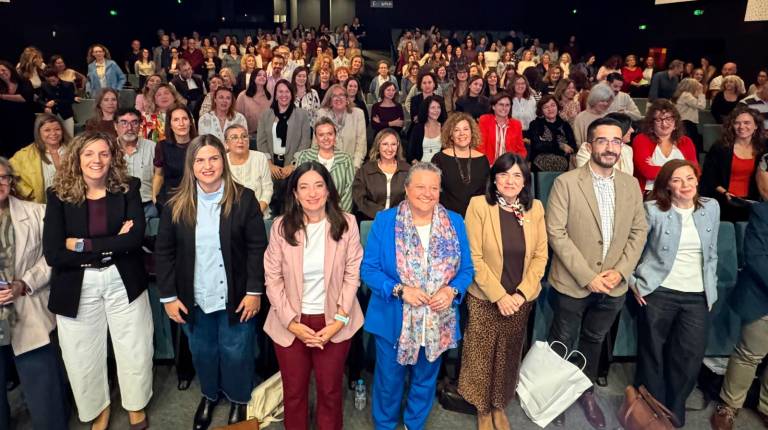 <i>Inauguración del XI Encuentro Provincial de Profesionales de los Servicios Sociales Comunitarios. / Ayuntamiento de Jaén.</i>