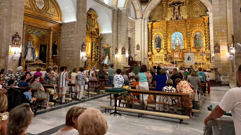 Ibros vive con intensidad la fe emigrante por la venerada patrona