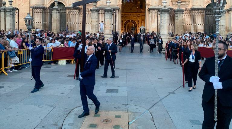 Los mejores momentos de la procesión extraordinaria de la Buena Muerte por su centenario