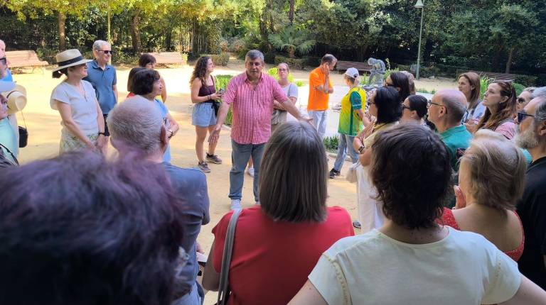 <i>Participantes en el paseo botánico por los jardines de Jabalcuz. / Ayuntamiento de Jaén.</i>