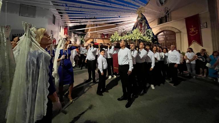 <i>Procesión Virgen de los Remedios en Los Noguerones. / Álvaro Guzguti / Diario JAÉN. </i>