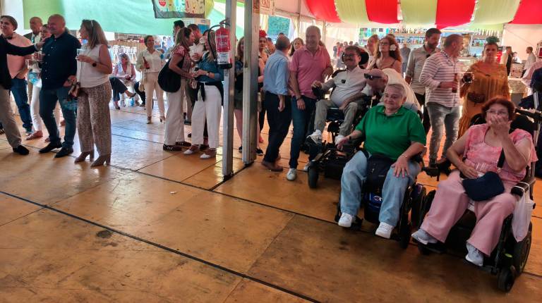Fotogalería: Panza Invisible revive los grandes himnos en la caseta de Diario JAÉN