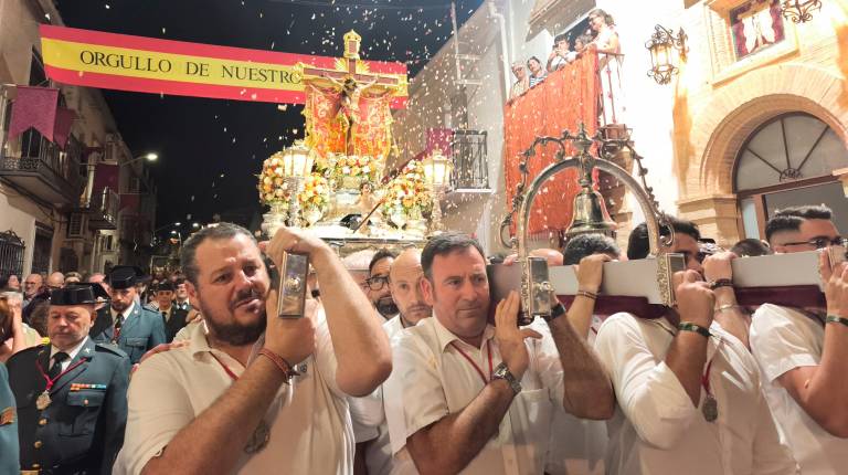 <i>Algunos de los momentos de la procesión del Cristo de la Salud. / Pablo Espinosa Luna / Diario JAÉN.</i>