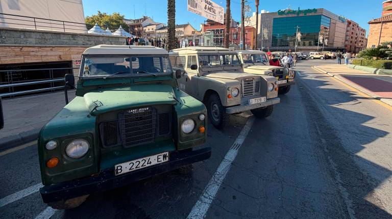Fotogalería: Linares revive su prestigioso pasado motorizado con la “Quedada de Amigos del Land Rover Santana”