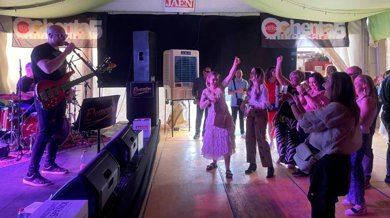 Elementos desata las ganas de bailar en la caseta de Diario JAÉN por segundo día consecutivo