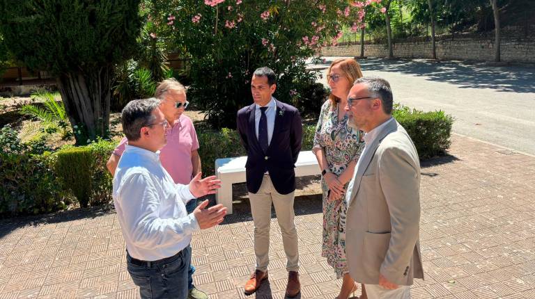 <i>Visita del viceconsejero Pablo Quesada al IES Las Fuentezuelas. / Álex Gómez / Diario JAÉN.</i>