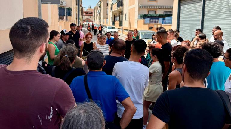 <i>Personas desalojadas de varios edificios en Las Gabias. / Ayuntamiento de las Gabias. </i>