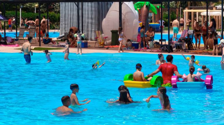 <i>Fiesta acuática montada por el Patronato de Deportes, en la apertura de la piscina de Las Fuentezuelas, durante el fin de semana pasado. / Pablo Espinosa / Diario JAÉN.</i>