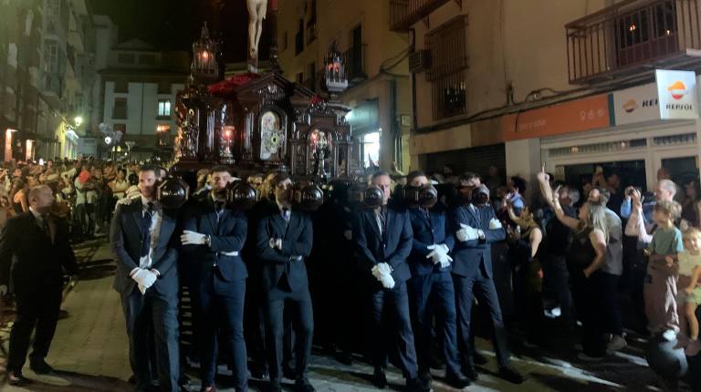 Los mejores momentos de la procesión extraordinaria de la Buena Muerte por su centenario