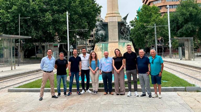 <i>Integrantes del consejo de administración del Real Jaén. / Real Jaén.</i>