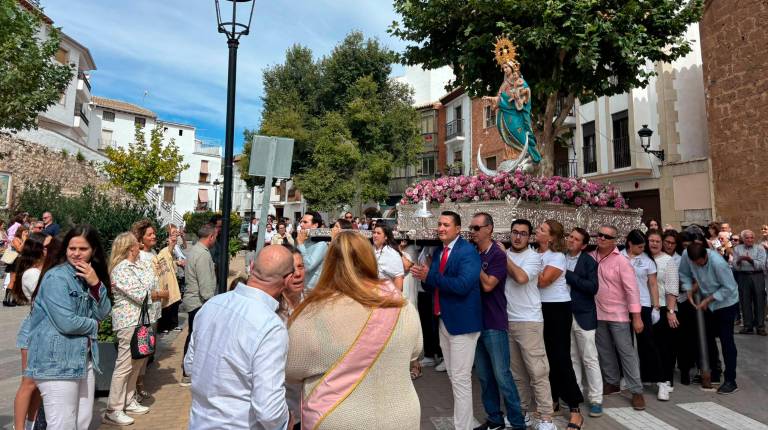 <i>Algunos de los momentos más destacados de la procesión de la Virgen del Rosario. / Ana Isabel Bravo / Diario JAÉN.</i>