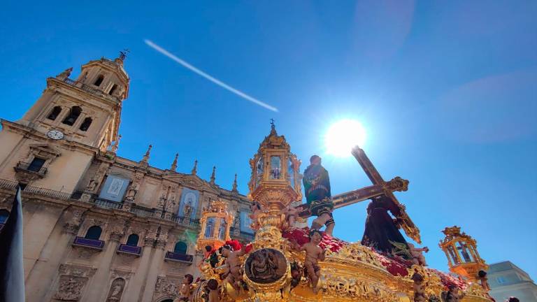Inédita salida del Abuelo en procesión rogativa por las calles de Jaén para pedir la lluvia