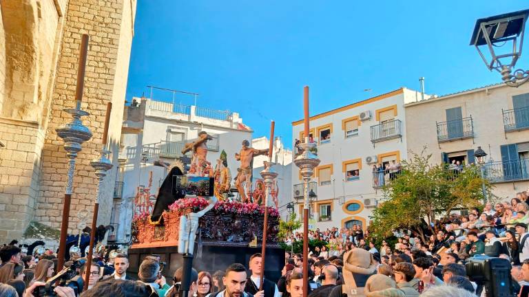 El Santo Sepulcro llena de solemnidad el Viernes Santo en Jaén