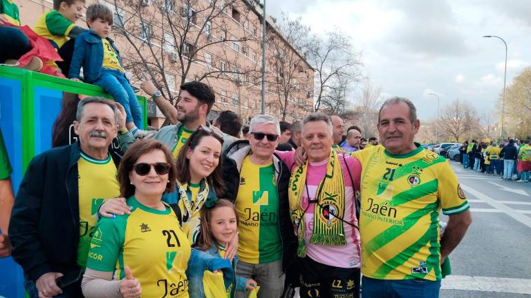Una marea amarilla que celebra a lo grande el triunfo del Jaén Paraíso Interior