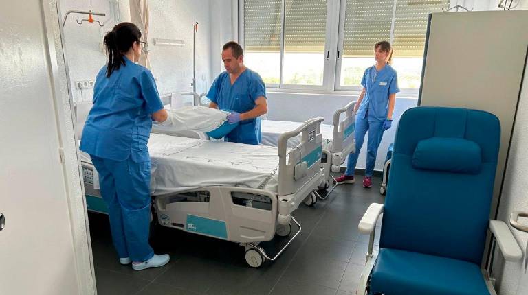 <i>Habitación de la quinta planta del Hospital de Úbeda. / Junta de Andalucía.</i>