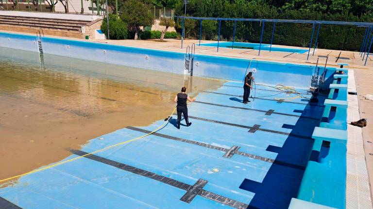 El Ayuntamiento trabaja para la puesta a punto de la piscina de La Salobreja