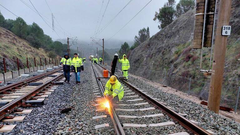La Guardia Civil asegura que Adif se llevó material de las vías de Adamuz e hizo pruebas “sin solicitarlo”