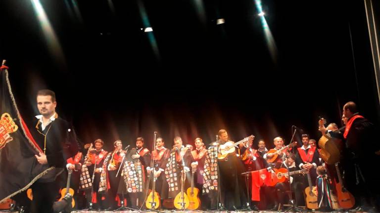 La tuna premia a sus referentes