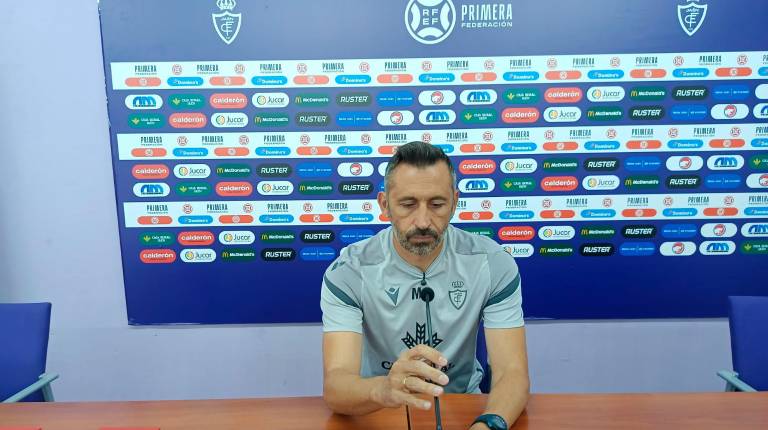 <i>Manuel Herrero, en la rueda de prensa previa al partido. / Gilberto Moreno / Diario JAÉN.</i>