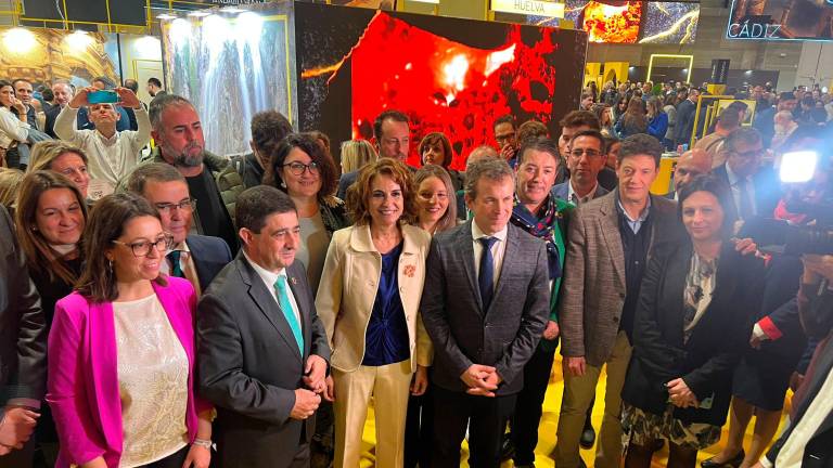 Montero vuelve a apostar por Jaén con una visita clave en Fitur