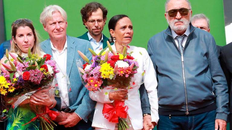 Claudia Rodríguez, rota de dolor en el homenaje a su difunto marido Manolo Santana