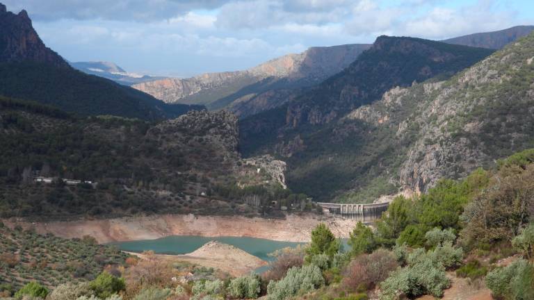 Los 23 litros de lluvia de la DANA son buenos para el campo, pero insuficientes para los pantanos