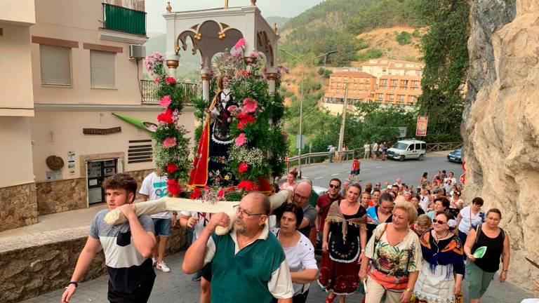 Al amparo de la divina bendición de la Virgen de los Desamparados en La Iruela
