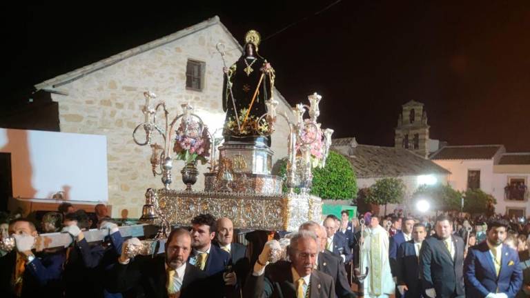 San Benito da la bienvenida a la primavera en Porcuna con su rutilante cortejo