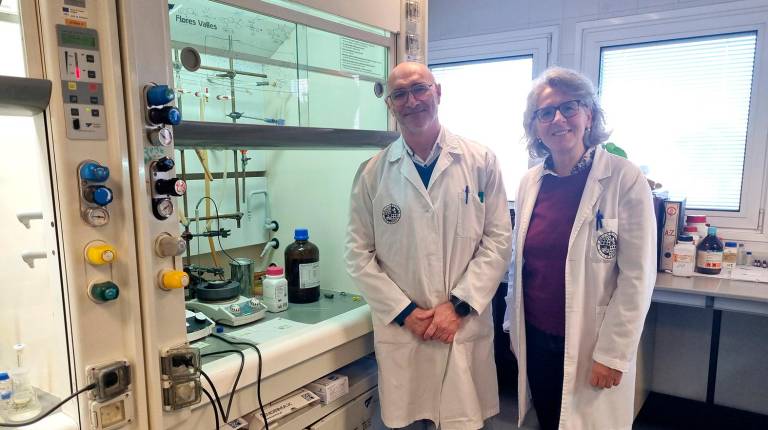 <i>Justo Cobo y Sofía Salido, investigadores de la UJA.</i>