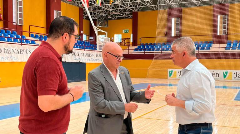 <i>Manuel Fernández visita Martos, junto al alcalde Emilio Torres. / Subdelegación del Gobierno.</i>