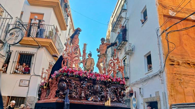El Santo Sepulcro llena de solemnidad el Viernes Santo en Jaén