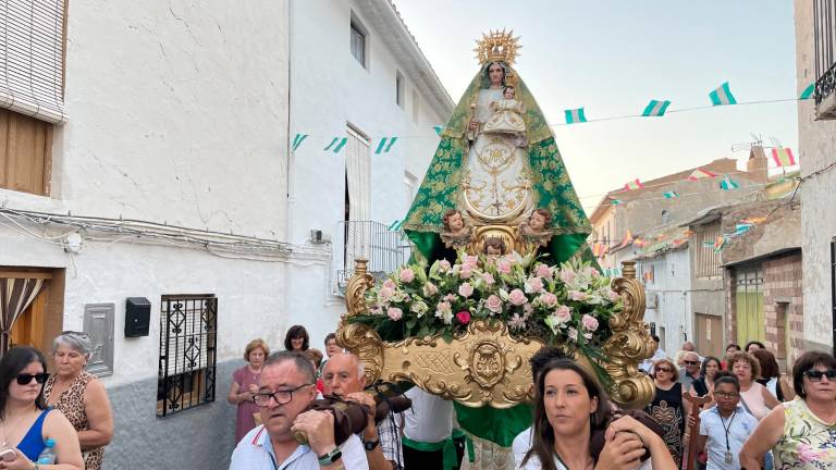 Los fieles rinden pleitesía a Nuestra Señora de la Cabeza en Huesa