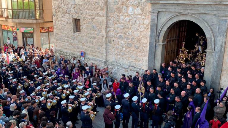Torredelcampo celebra el encuentro de Nuestro Padre Jesús Nazareno y la Virgen de la Aurora