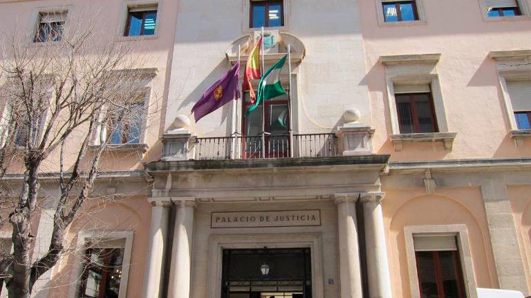 La Justicia otorga a su hermanastra la tutela de una menor huérfana en Alcalá la Real