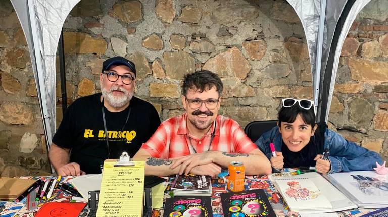 <i>Arturo Molero con otros profesionales del cómic de reconocido prestigio y presentó parte de su obra en los stand del festival. </i>