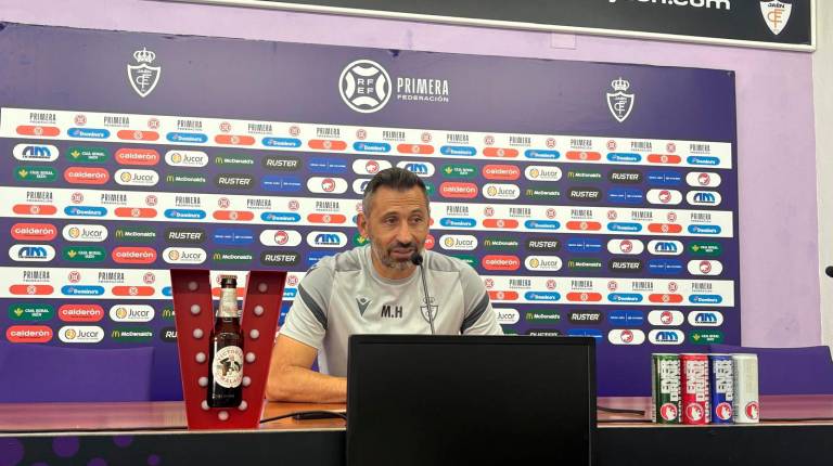 <i>Manuel Herrero en rueda de prensa. / Real Jaén CF. </i>