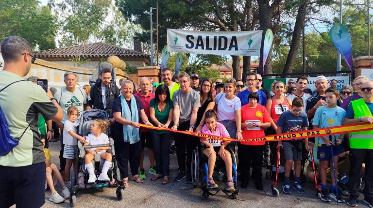 <i>Foto de la inauguración previa de la caminata. / Ayuntamiento de Jaén. </i>