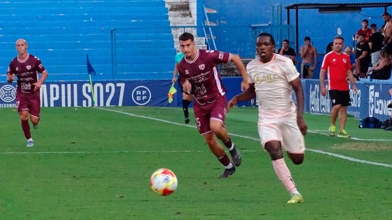 Peter Chikola tiene vía libre para jugar con el Linares en el primer partido de 2026