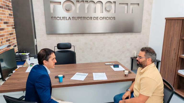 <i>Visita del concejal Luis García Millán a la Escuela Superior de Oficios. / Ayuntamiento de Jaén.</i>